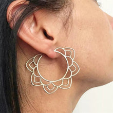 Load image into Gallery viewer, Geometric hoop earrings